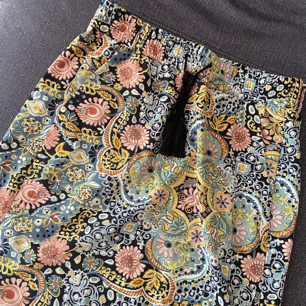 Loft size small floral / paisley skirt with pockets